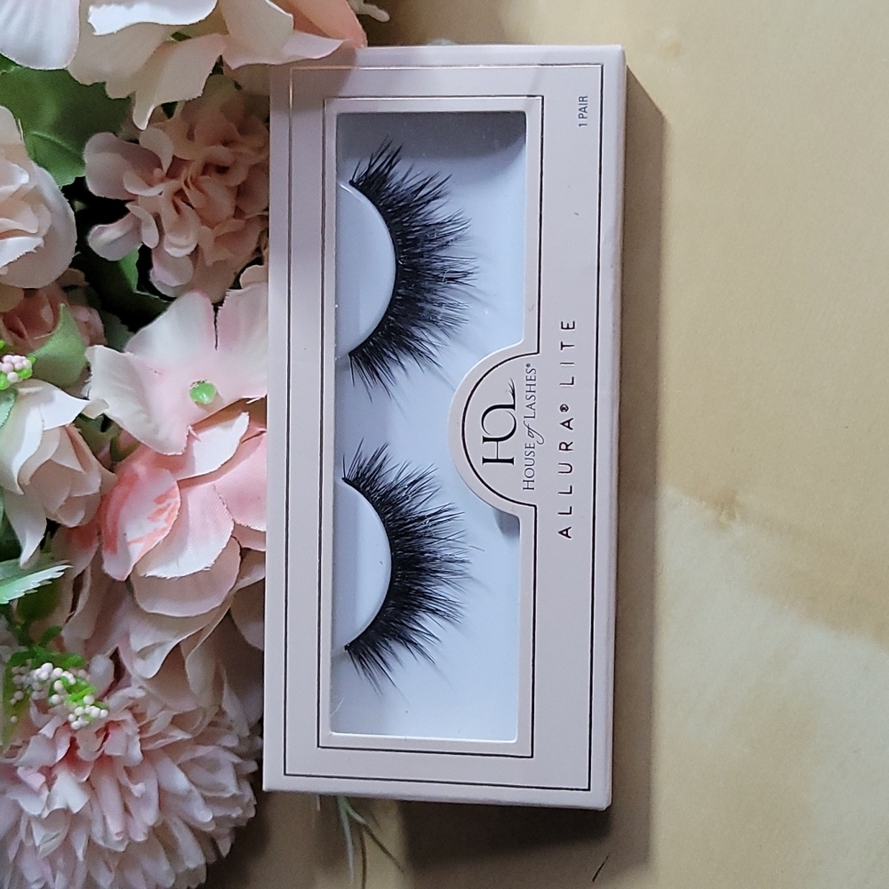 3/$20 BNIB Allura Lite False Lashes
